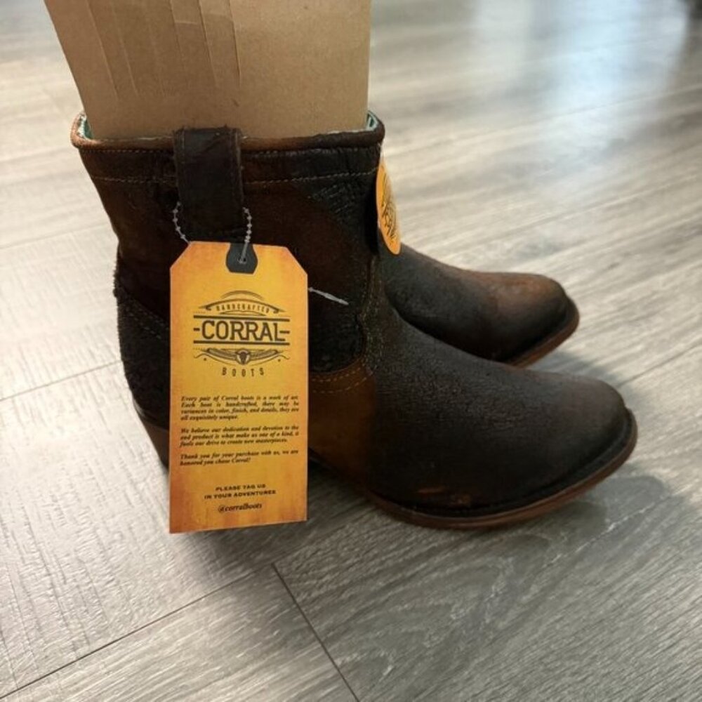 NIB Corral Lamb Chocolate Tan Abstract Short Top Handmade Booties Size 9 - Picture 6 of 7